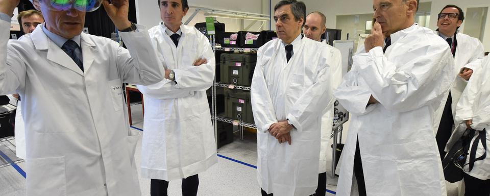 François Fillon en visite sur un site de Thalès en janvier dernier à Bordeaux. [AFP - Mehdi Fedouach]