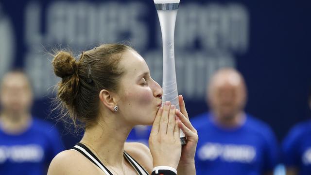 La jeune Marketa Vondrousova a remporté son premier titre à Bienne. [Keystone - Peter Klaunzer]