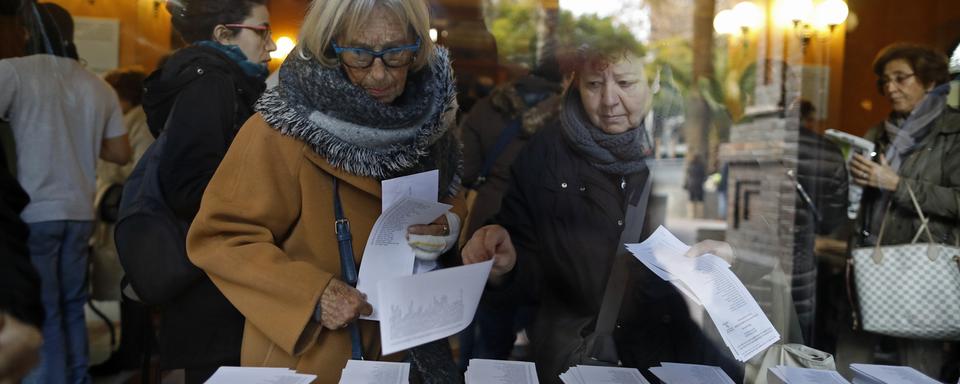 Bureau de vote à Barcelone, jeudi 21.12.2017. [AP/Keystone - Santi Palacios]