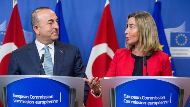 Federica Mogherini a vanté de "franches discussions" avec le ministre turc des Affaires étrangères Mevlut Cavusoglu. [Stephanie Lecocq]