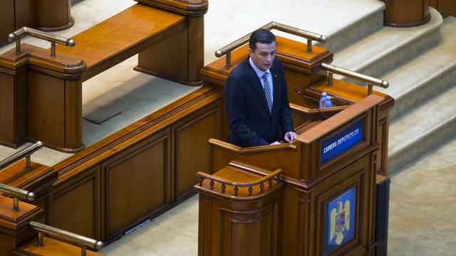 Le Premier ministre roumain Sorin Grindeanu devant l'assemblée du Parlement, le 6 février 2017. [Darko Bandic]