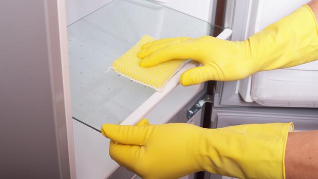 Des femmes de ménage, employées de trois entreprises de nettoyage, ont dénoncé leurs conditions de travail à Genève (image prétexte). [fotolia - Janis Smits]