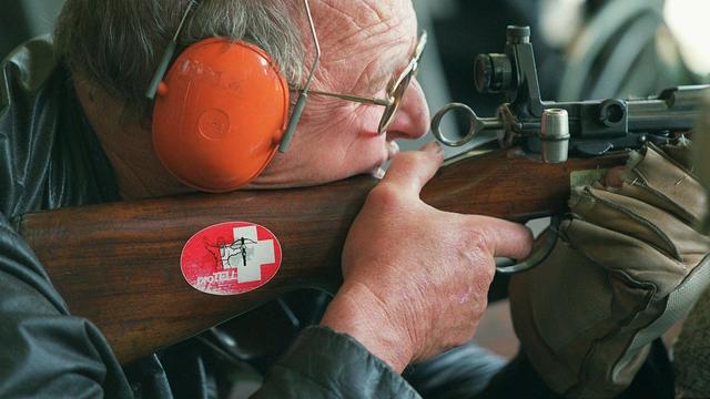 Pro-Tell, l'organisation pour un droit libéral sur les armes, a convoqué une assemblée extraordinaire. [Keystone - Fabrice Coffrini]