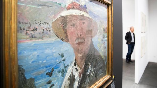 Autoportrait du peintre allemand Lovis Corinth à l'exposition Gurlitt, à Berne [Keystone - Peter Klaunzer]