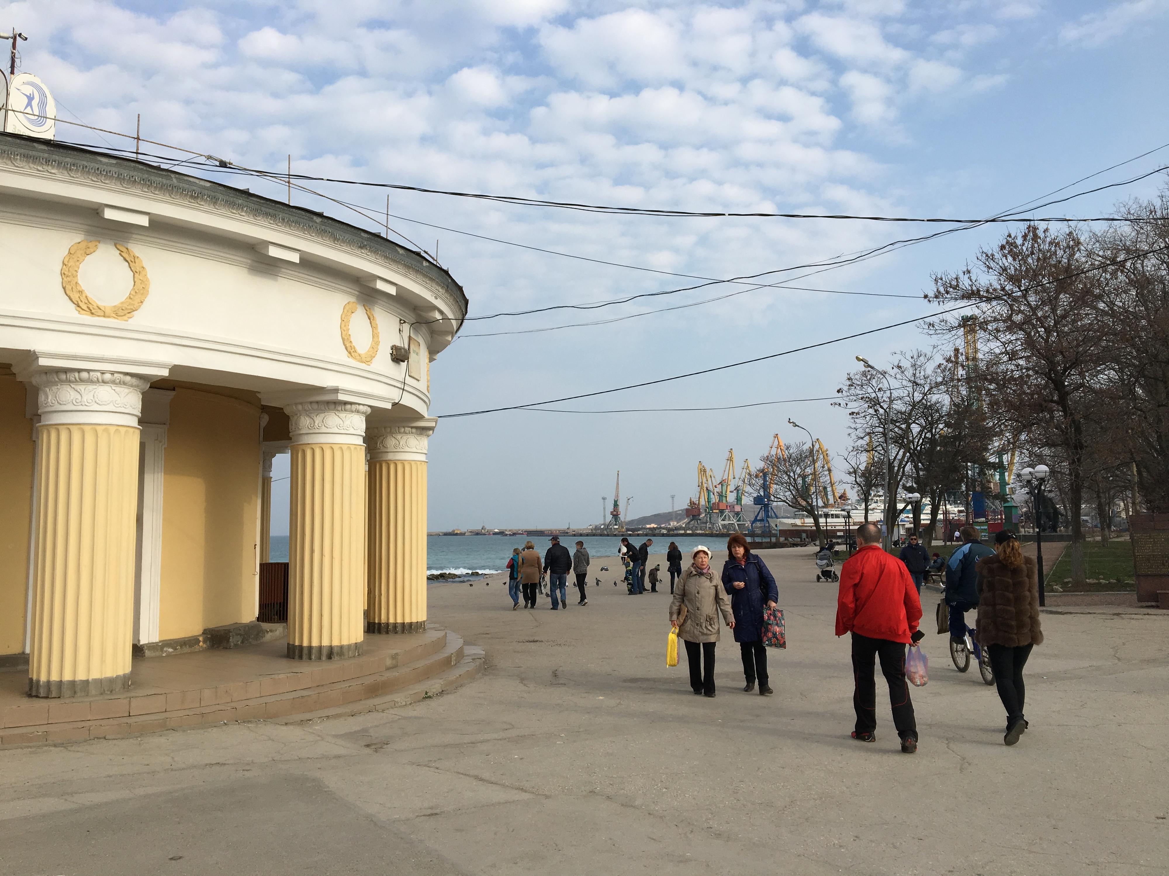 La Russie est en train de rénover une partie des infrastructures de la station balnéaire de Feodossia, négligées du temps de l’Ukraine. [RTS - Isabelle Cornaz]