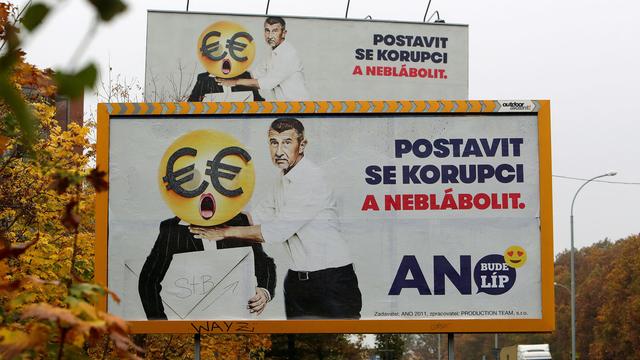 Affiche du leader du parti ANO Andrej Babis à Prague. [Reuters - David W Cerny]