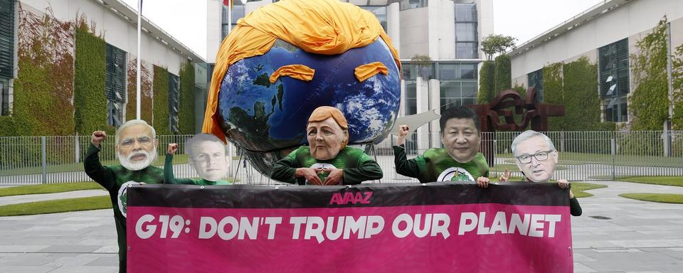 Manif contre la position de Donald Trump sur le climat, Berlin, 29.07.2017. [EPA/Keystone - Felipe Trueba]