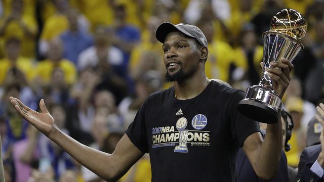 Arrivé l'été dernier en Californie, Kevin Durant y a remporté son 1er titre NBA. [Keystone - Marcio Jose Sanchez]