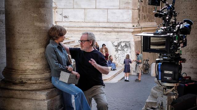 L'actrice Michelle Williams et le réalisateur Ridley Scott sur le tournage de "Tout l'argent du monde". [allocine.fr - Fabio Lovino]