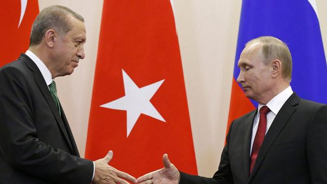 Le président turc Recep Tayyip Erdogan et son homologue russe Vladimir Poutine se sont rencontrés à Sotchi. [AP Photo - Alexander Zemlianichenko]