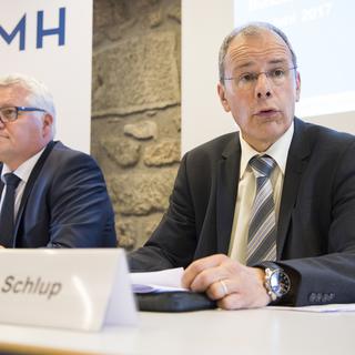 Jürg Schlup, président de la FMH (droite) et le vice-président Remo Osterwalder. [Keystone - Anthony Anex]