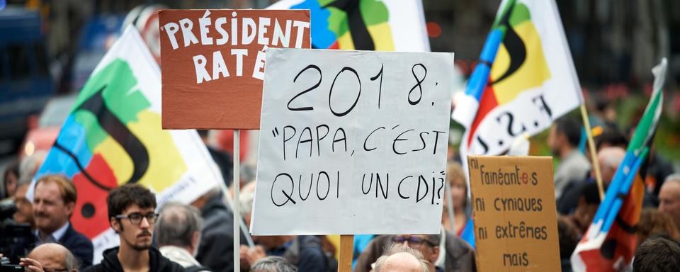 Des manifestants à Toulouse lundi lors d'un déplacement d'Emmanuel Macron dans le sud de la France. [AFP - Alain Pitton/NurPhoto]