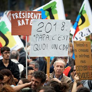 Des manifestants à Toulouse lundi lors d'un déplacement d'Emmanuel Macron dans le sud de la France. [AFP - Alain Pitton/NurPhoto]