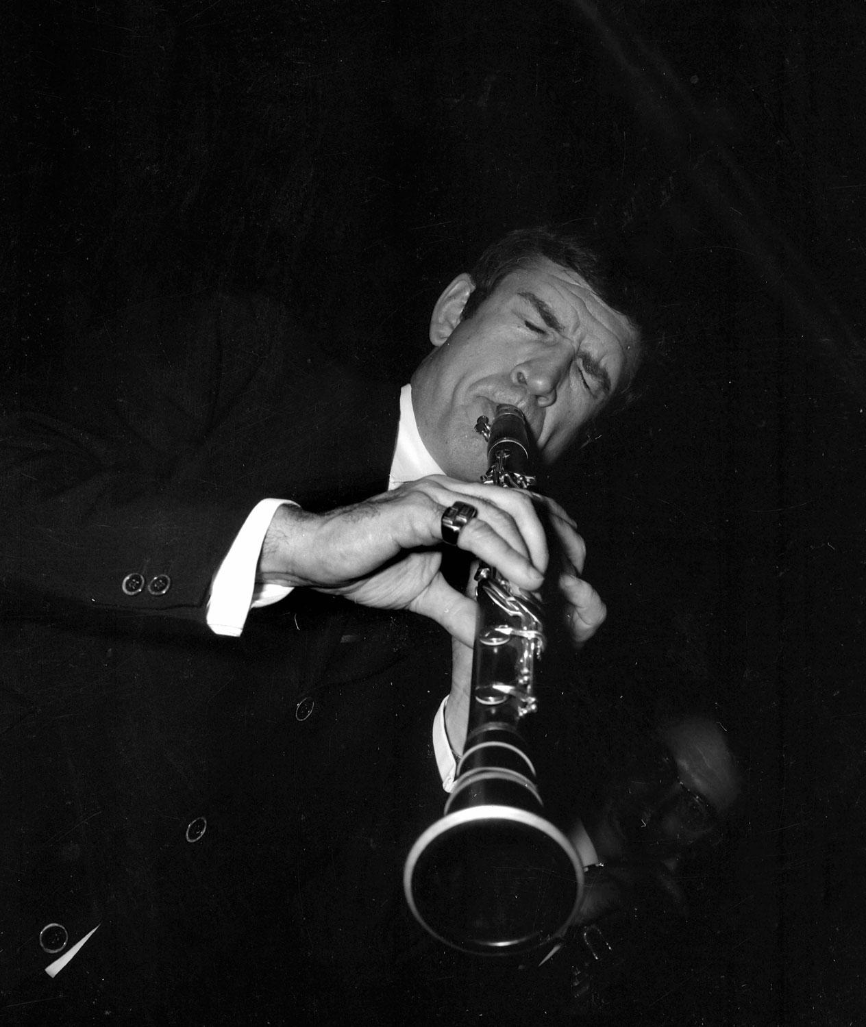 Claude Luter, clarinettiste de jazz français. Paris, 1962. [AFP]