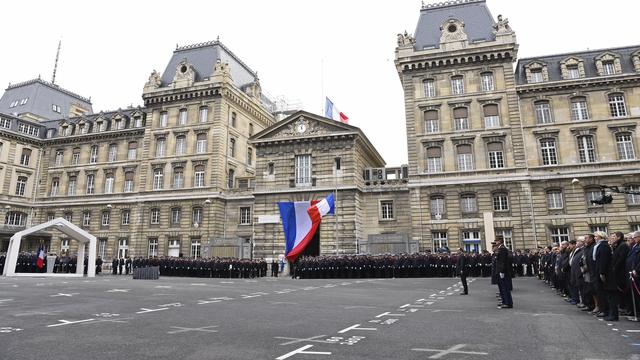 La cérémonie officielle pour le policier tué sur les Champs-Elysées. [afp - Bertrand Guay]