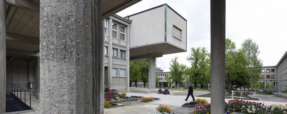 La résistance continue contre la hausse des taxes à l'Université de Fribourg. [Keystone - Gaëtan Bally]