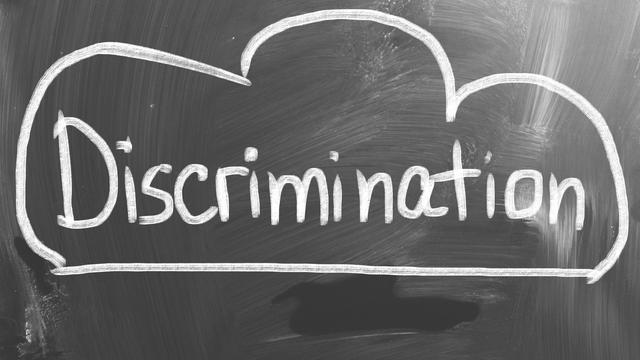 Discrimination, racisme [Fotolia - © Krasimira Nevenova]