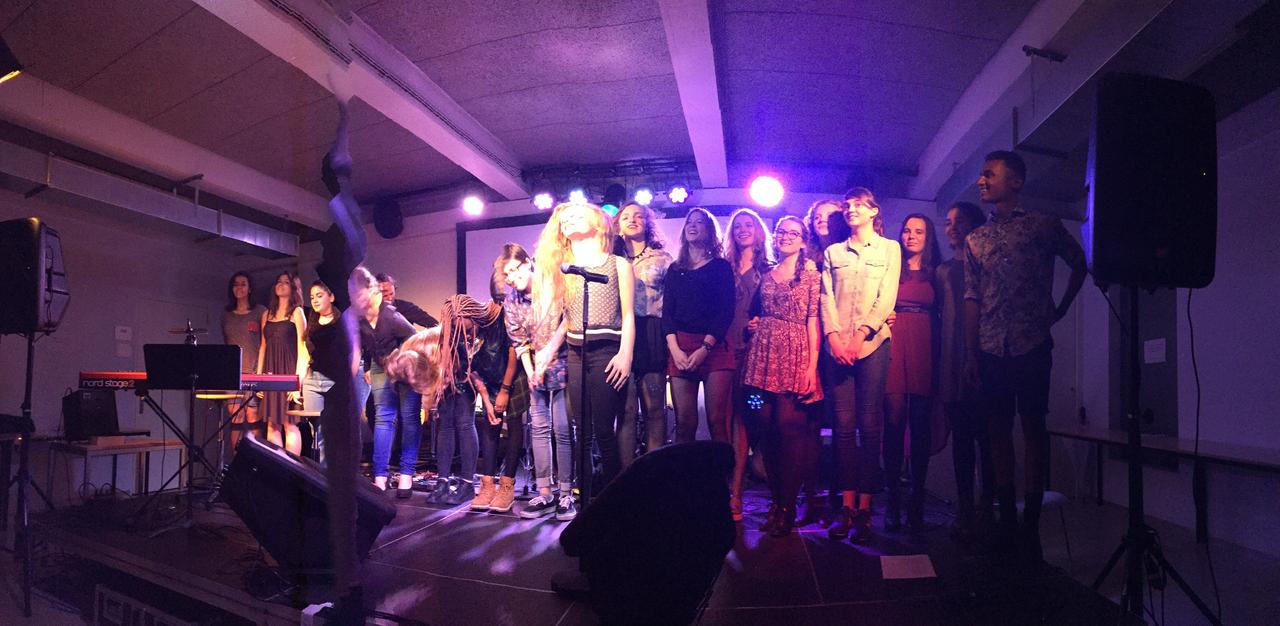 Le gymnase du Bugnon présente L'Atelier Chansons, avec l'orchestres des Lance-Poulets.Photo fournie par Denis Corboz.DR [DR]