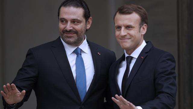 Le Libanais Saad Hariri avec le président français Emmanuel Macron à son arrivée à l'Elysée. [Keystone - EPA/YOAN VALAT]