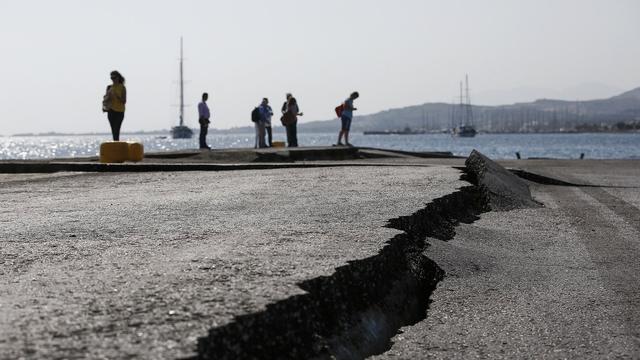 Le port principal de Kos est toujours fermé. [keystone - EPA/Yannis Kolesidis]