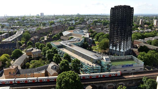 La carcasse de la tour Grenfell, dans l'ouest de Londres. [AFP - CHRIS J. RATCLIFFE]