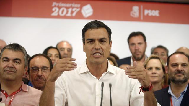 Pedro Sanchez après son élection à la tête du Parti socialiste espagnol. [EPA/Keystone - Javier Lizon]