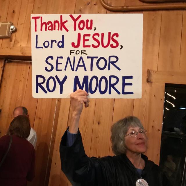 Une supportrice du candidat républicain Roy Moore lors d'un meeting à Fairhope (Alabama). [RTS - Raphaël Grand]