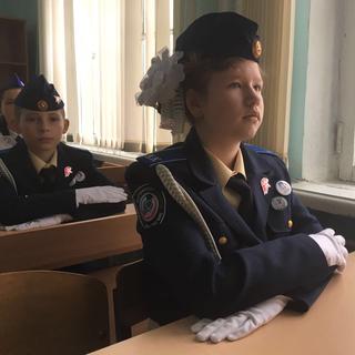 Jeune cadette dans une salle de classe de l'école 80 d'Ekatarinenburg. [RTS - Francesca Argiroffo]