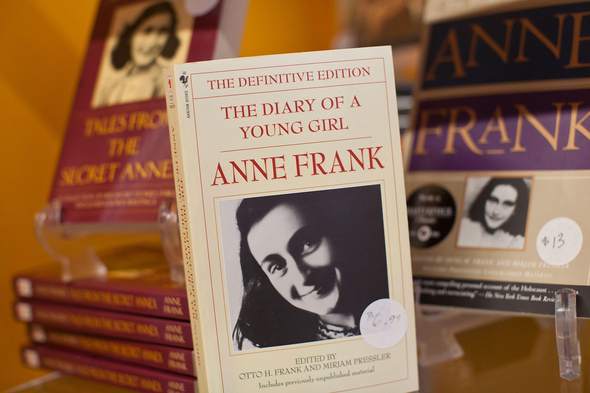 Une copie du livre "The Diary of a young girl: Anne Frank". [AFP - Andrew Burton]