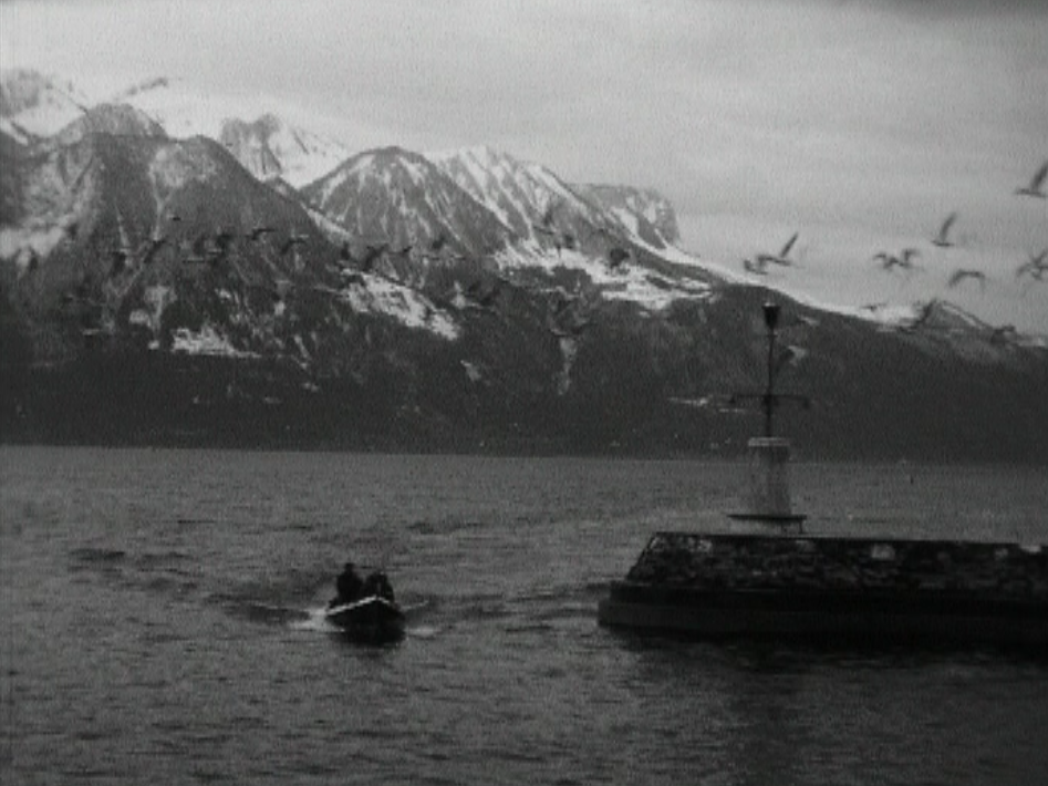 Bateau de secours sur le Léman rentrant au port, 1963. [RTS]