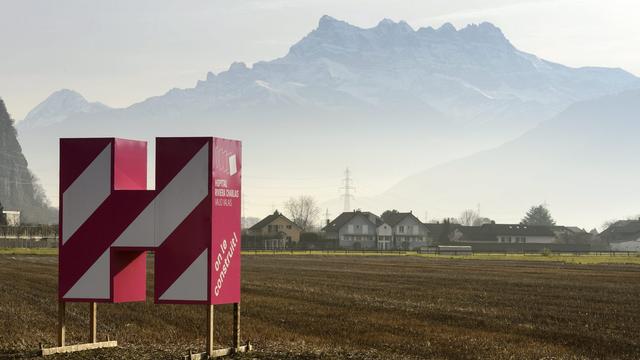 Le site du futur Hôpital Riviera-Chablais à Rennaz (VD) avant le début des travaux en novembre 2012. [Keystone - Laurent Gillieron]