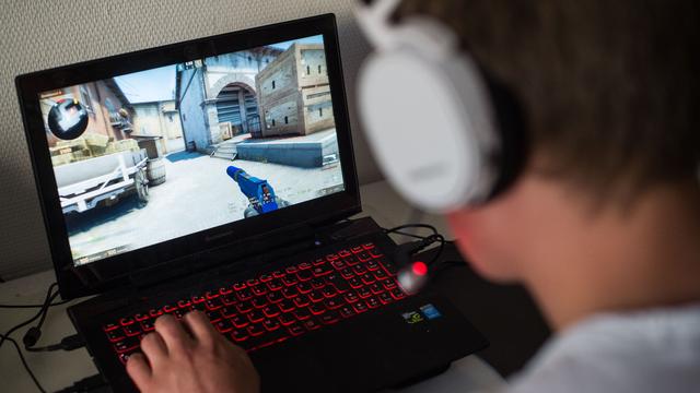 Un gamer jouant à "Counter Strike: Global Offensive". [DPA/AFP - Lino Mirgeler]