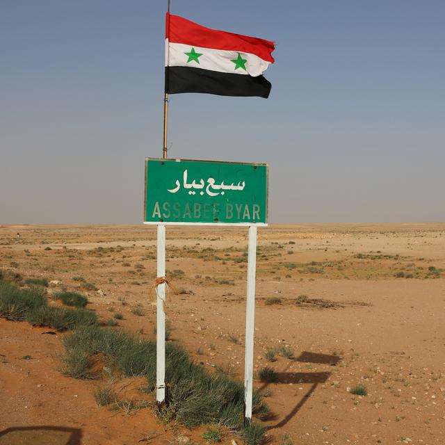 Un drapeau syrien flotte sur une route du désert de Saba'Biyar, près de la frontière avec l'Iraq.
STRINGER
AFP [AFP - STRINGER]