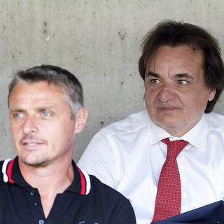 L'entraîneur du FC Sion Sébastien Fournier, devant le président Christian Constantin. [Salvatore Di Nolfi]
