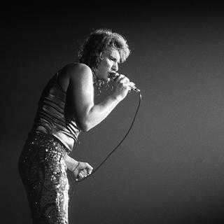 Johnny Hallyday, en concert en 1971 au Palais des Sports à Paris. [Stringer/AFP]