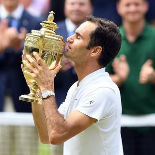 Roger Federer est le maître des lieux à Wimbledon après sa 8e victoire. [Facundo Arrizabalaga]