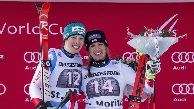 Jasmine Flury (à droite) et Michelle Gisin ont signé un doublé à Saint-Moritz. [EPA / Keystone - Alexandra Wey]