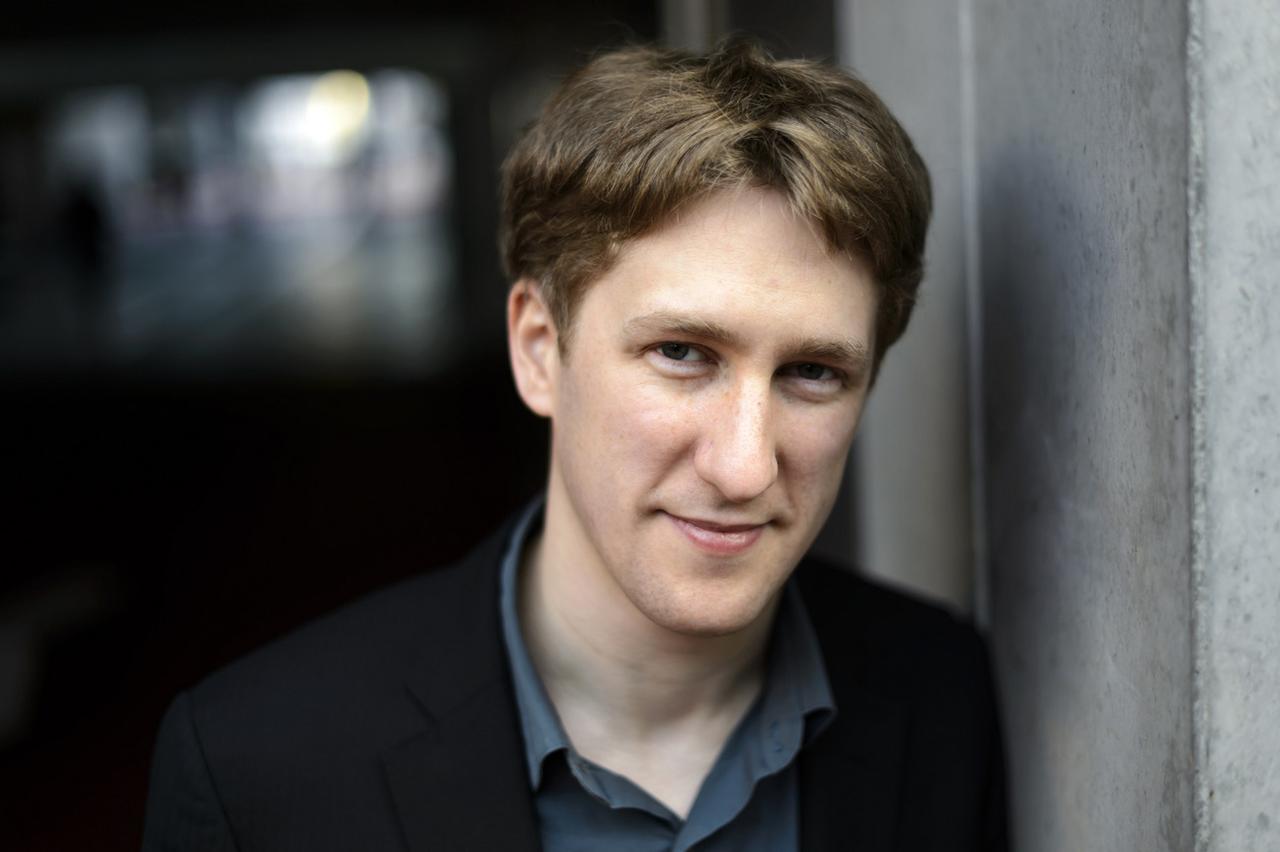 L'Américain Joshua Weilerstein, directeur de l'Orchestre de Chambre de Lausanne. [Keystone - Laurent Gillieron]