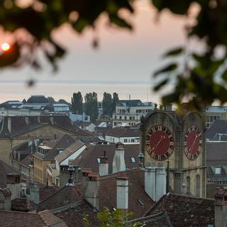 Vue sur la ville et le lac de Neuchâtel, en septembre 2016. [Keystone - Stefan Meyer]