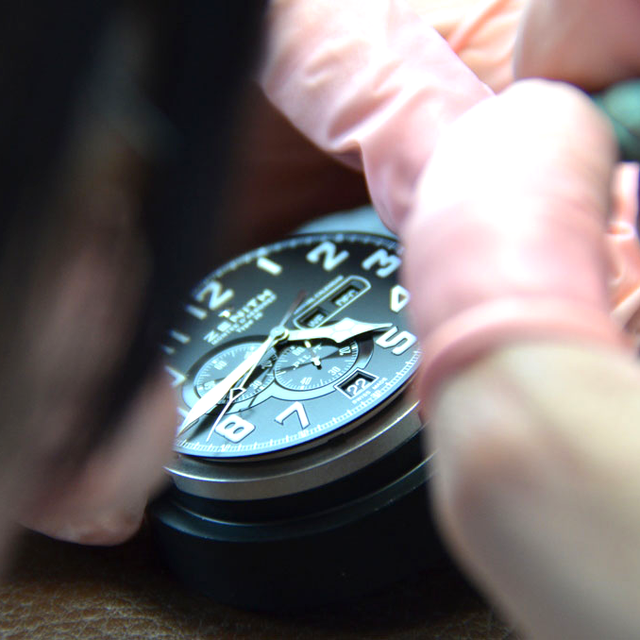L'horloger participe de moins en moins à la valeur ajoutée d'une montre. [RTS - Gaël Klein]