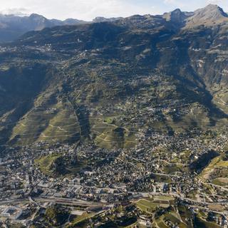 Vue aérienne de la ville de Sierre prise le 6 octobre 2014 (image d'illustration). [Keystone - Laurent Gillieron]
