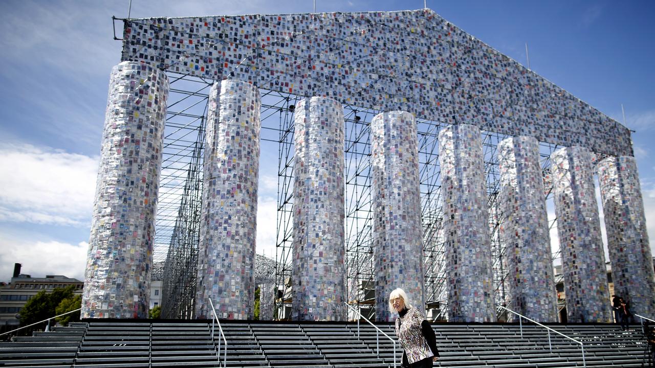 "Le Parthénon des livres", de l'artiste argentine Marta Minujin, exposé à Cassel, en Allemagne. [AFP - Ronny Hartmann]