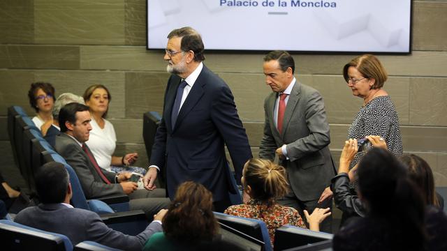 Le chef du gouvernement Mariano Rajoy après son allocution à Madrid. [Keystone - Paul White]
