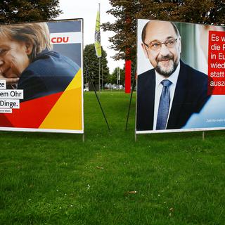 Des affiches électorales d'Angela Merkel et de Martin Schulz. [Reuters - Wolfgang Rattay]