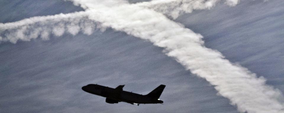 Un avion dans les airs. (Image d'illustration) [Keystone - Frank Rumpenhorst]