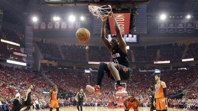 Clint Capela et les Rockets vont changer de propriétaire. [Keystone - David J. Phillip]