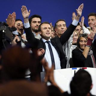 Emmanuel Macron s'est entouré de personnalités de la société civile. [EPA/Keystone - Thibaut Vandermersch]