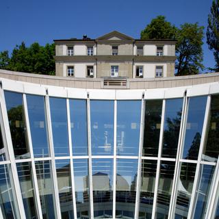 Les bâtiments de l'International Institute for Management Development à Lausanne. [Keystone - Fabrice Coffrini]