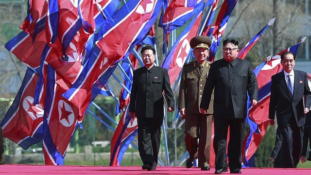 Jeudi 13 avril: le président nord-coréen Kim Jong-un lors de l'inauguration d'un grand projet résidentiel dans la capitale Pyongyang. [EPA/Keystone - How Hwee Young]