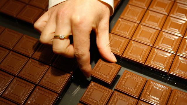 Il existe du chocolat directement adapté au goûts du pays où il est consommé. [Keystone - Jean-Christophe Bott]